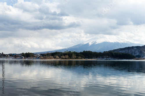 Lake Kawaguchi and Mountain Fuji © leungchopan