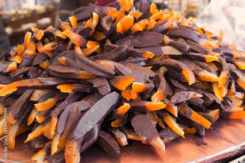 Scorze di arancia con cioccolato