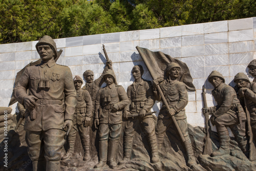 Obraz premium Atatürk ve Çanakkale Savaşlarını Anlatan Anıt Gelibolu