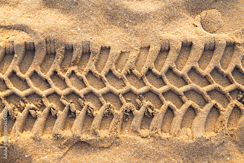 trace tyre sand