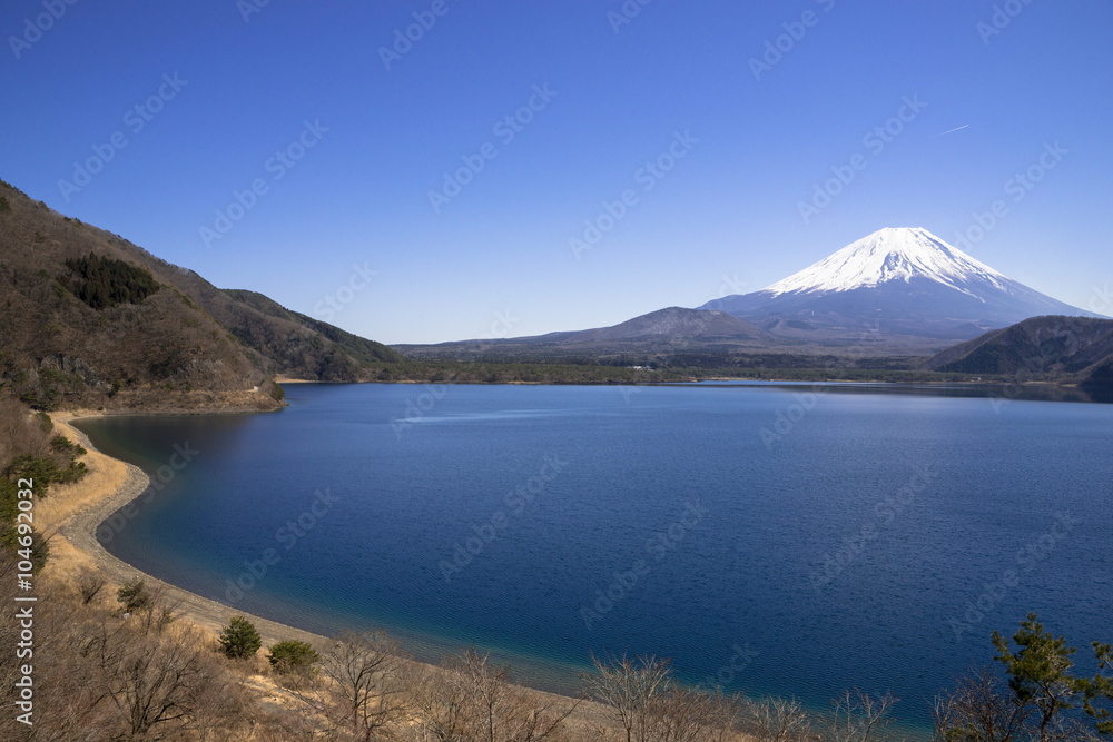 本栖湖より富士山