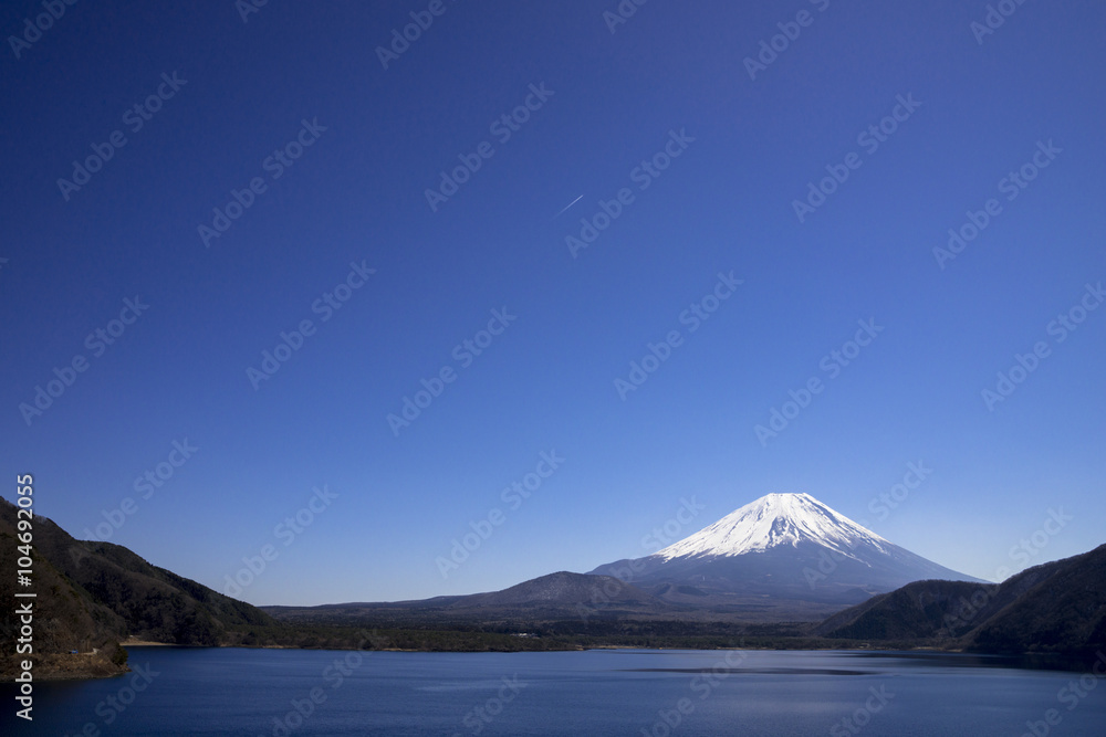 本栖湖より富士山