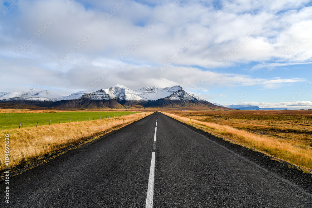 Fototapeta premium Empty road in early winter of Iceland