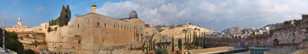 Panorama Old City in Jerusalem with the Dome of the Rock overloo