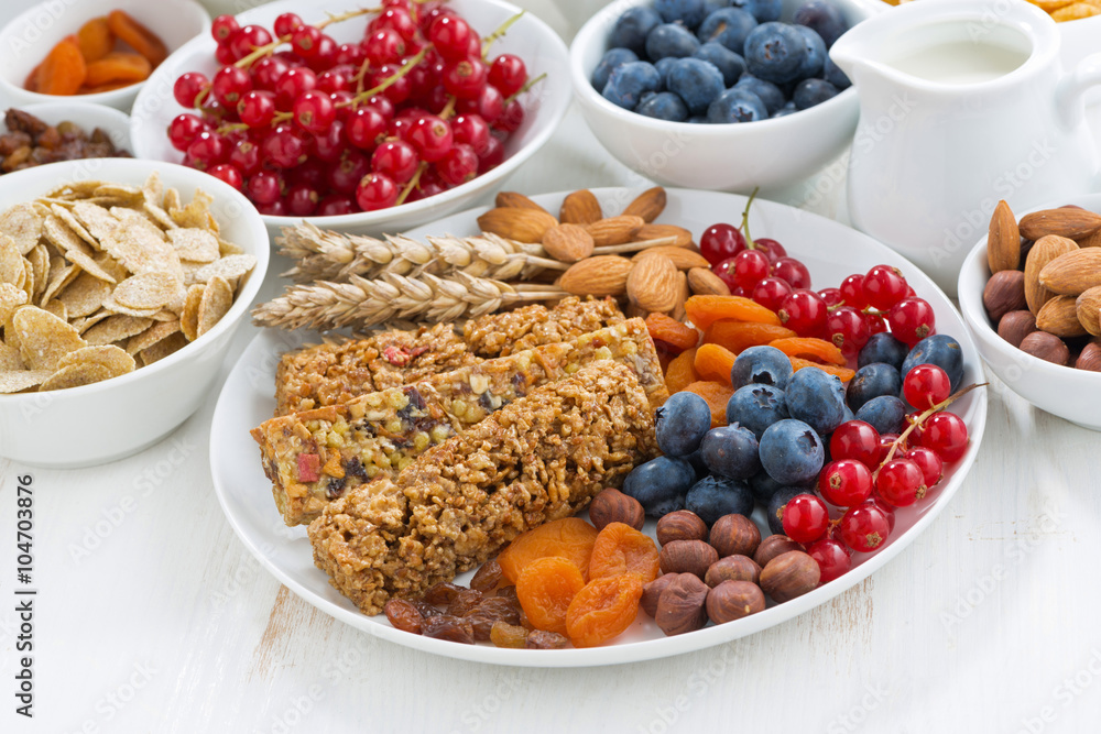 cereal muesli bars, fresh and dried fruit for breakfast cereal muesli bars, fresh and dried fruit for breakfast