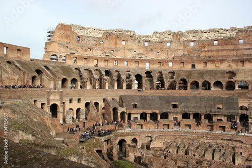 Der Innenraum der berühmte Gladiatorenarena Kolosseum in Rom