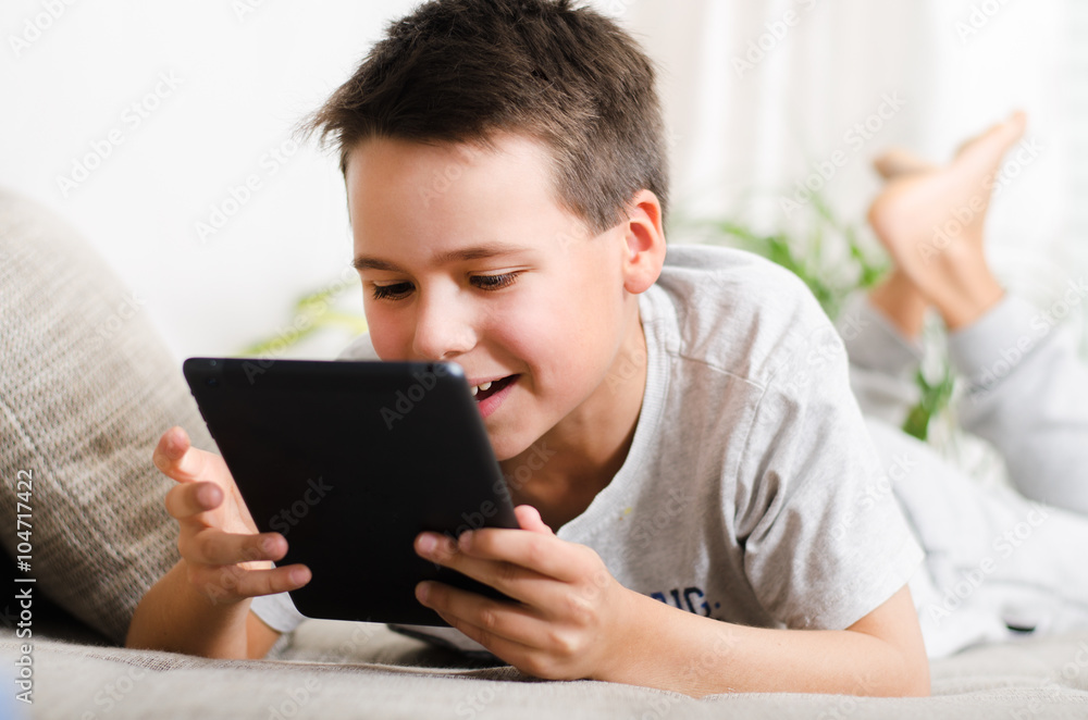 Kind mit Tablet PC Kind mit Tablet PC
