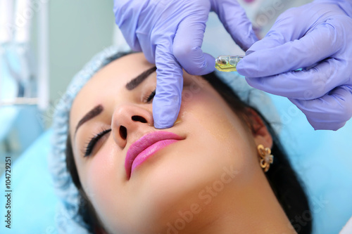 Procedure for the application of vitamin serum.