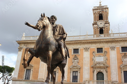 Blick auf die Statue Mark Aurel und den Senatorenpalast auf dem Kapitol