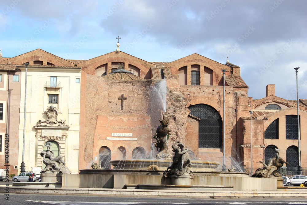 Blick auf die Fassade der Basilika Santa Maria degli Angeli (Rom)
