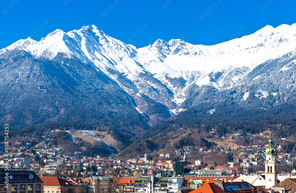 Fototapeta premium Austria, Tyrol, panoramic wiew over Innsbruck and Inn valley with the snowy mountains in the background