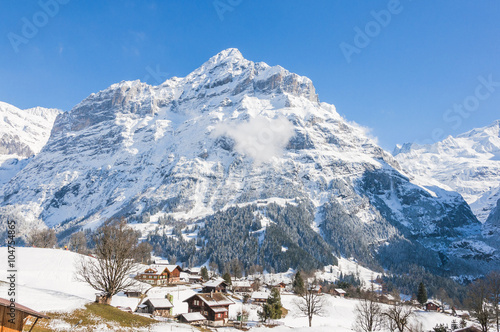 Grindelwald  Dorf  Bergdorf  Alpen  Schreckhorn  Schweizer Berge  Pfingstegg  Bergbahnen  Bergbauer  Wintersport  Winter  Berner Oberland  Schweiz