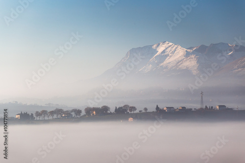 Il Monte Vettore tra la nebbia photo