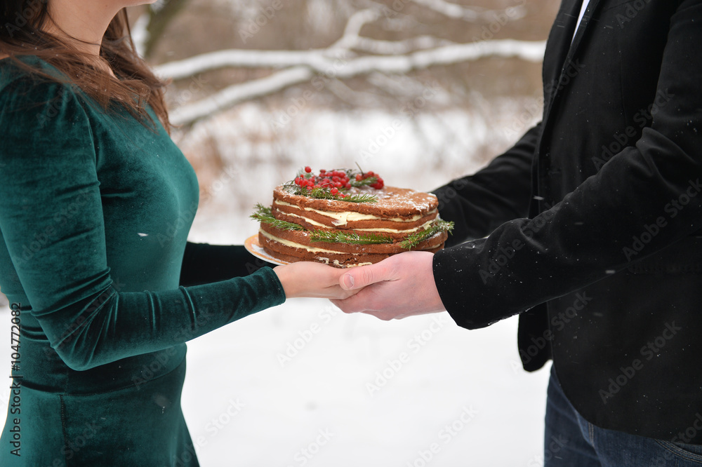 holding wedding cake 