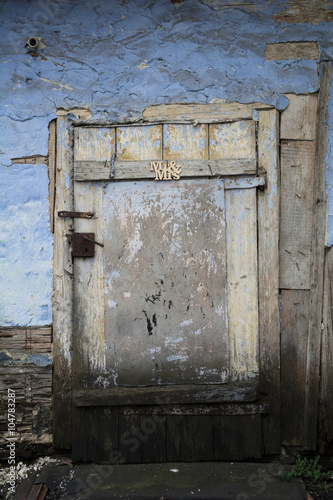 Stare drzwi z napisem Pan i Pani