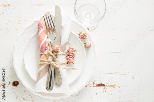 Billede på lærred Romantic table setting with died flowers