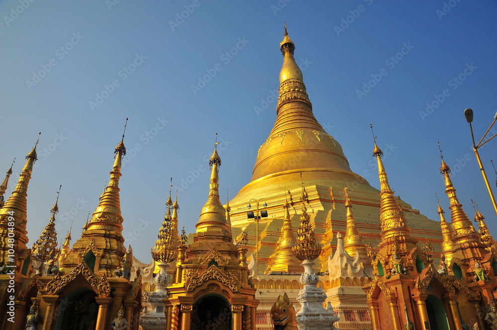 Naklejka premium Shwedagon Pagoda in Yangon, Myanmar