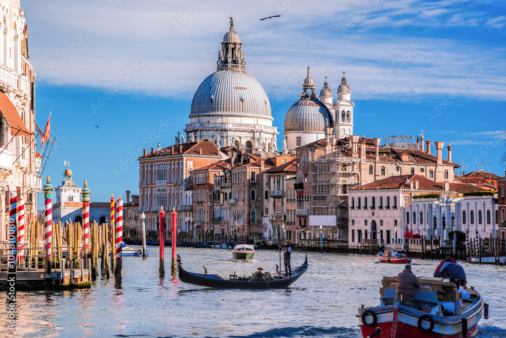 Fototapeta premium Kanał Grande z gondolą w Wenecja, Włochy
