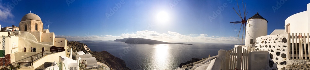 Panorama à Oia à Santorin, les Cyclades en Grèce