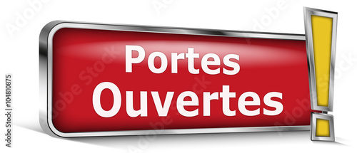 Porte ouverte sur panneau rouge