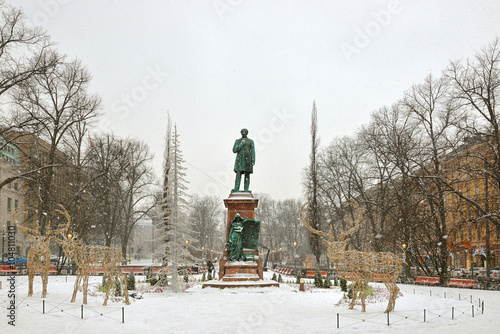 Statue of Johan Ludwig Runeberg by his son Walter Runeberg in park photo