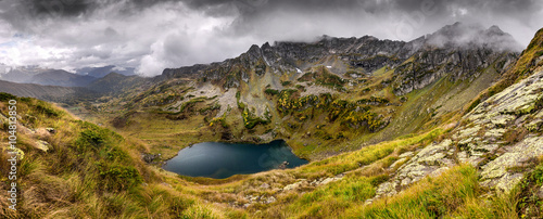 Photos Panoramic view over the lake and mountains