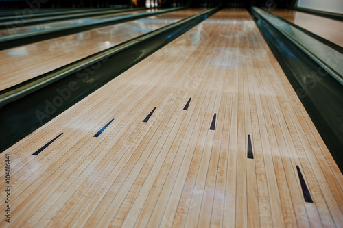 Obraz na plátne Bowling wooden floor with lane
