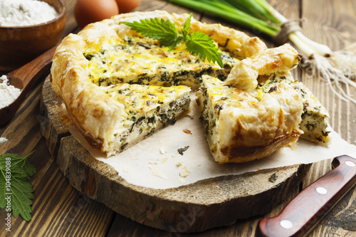 Pie with nettles and spring onion