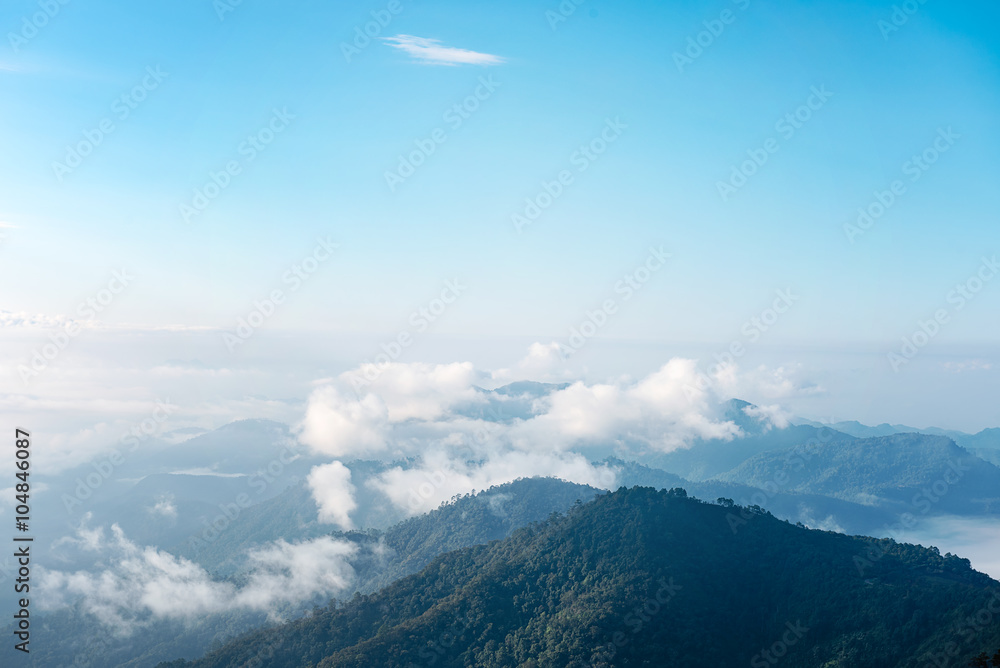 Blue mountains in the fog, Layers of mountain