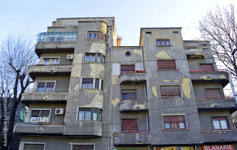 Art deco building Bucharest with protected status but decaying rapid;;y
