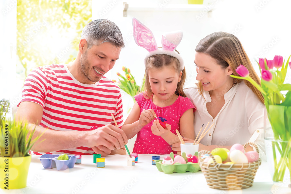 Fototapeta premium father daughter painting easer eggs