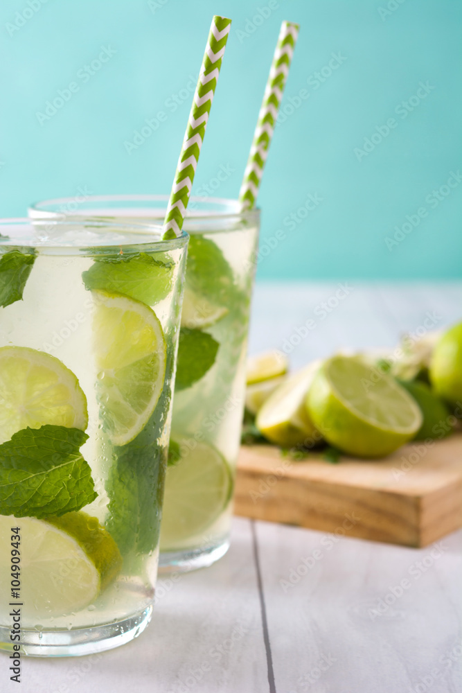Fototapeta premium Summer drink. Fresh mojito with lime and mint. Blue background 