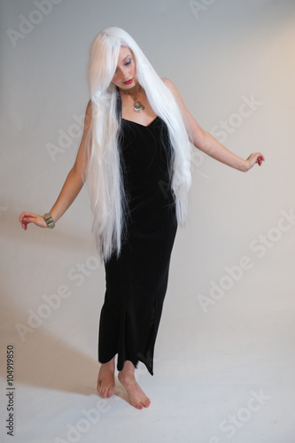 Obraz na plátne Girl with white hair and black dress