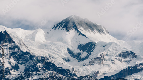Peak in Nepal © Thomas Dutour