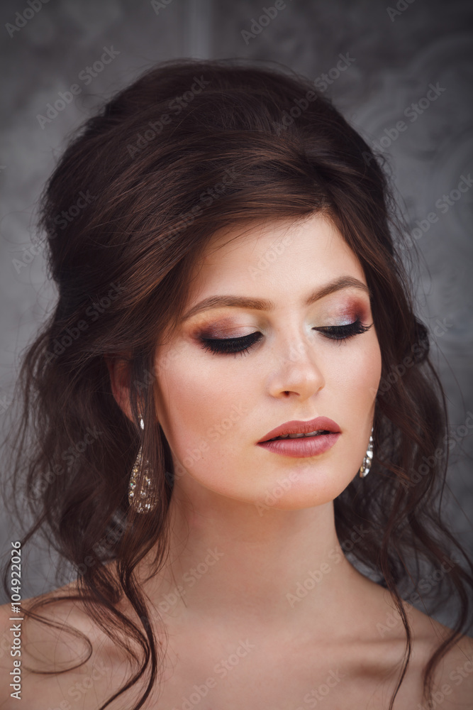 Naklejka premium Studio portrait of beautiful young bride in pink dress