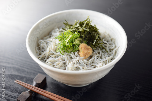 Valokuva 釜揚げしらす丼