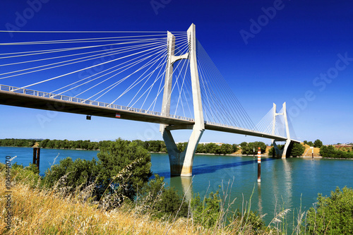 Pont à haubans de Tarascon © lamax