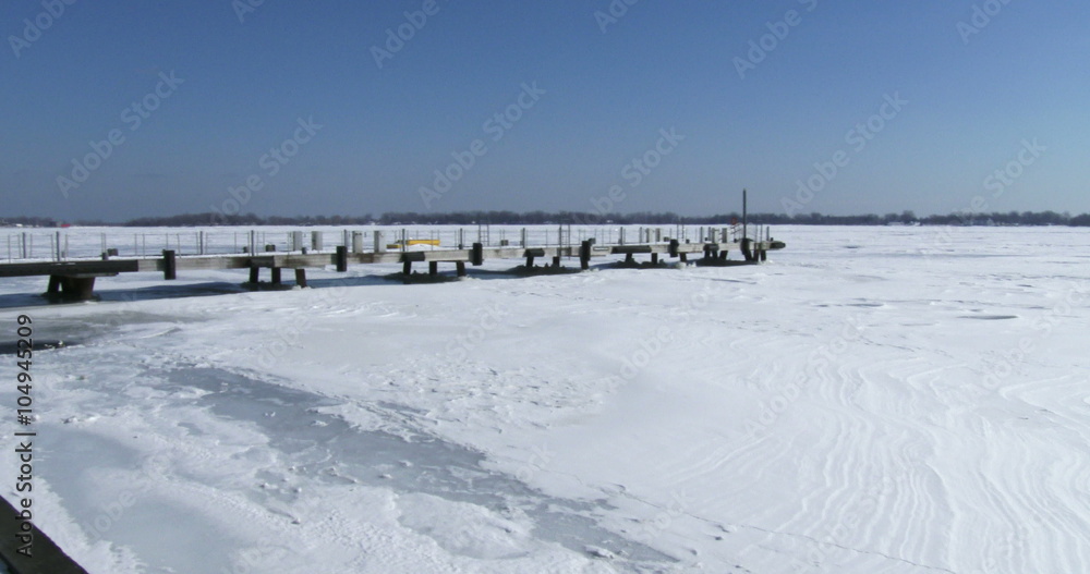 Panoramic view of frozen lake Ontario in front of Toronto, Canada
Panoramic view of frozen lake Ontario in front of Toronto, Canada