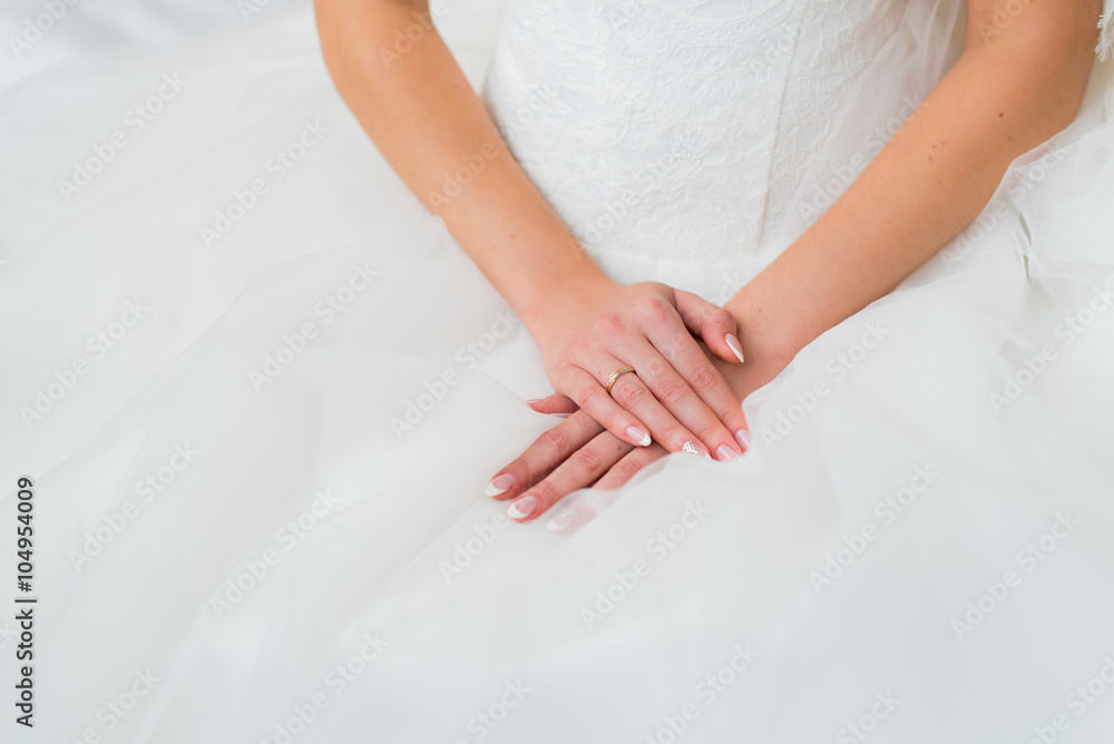 bride's hands bride's hands