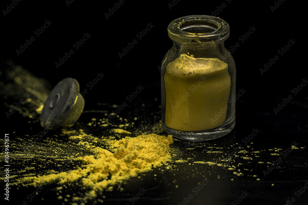 Yellow colorant powder jar
