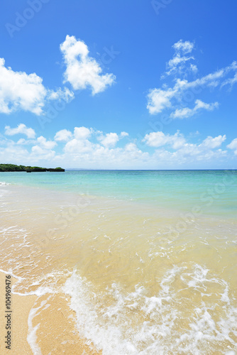 Fototapeta Naklejka Na Ścianę i Meble -  沖縄の美しい海とさわやかな空
