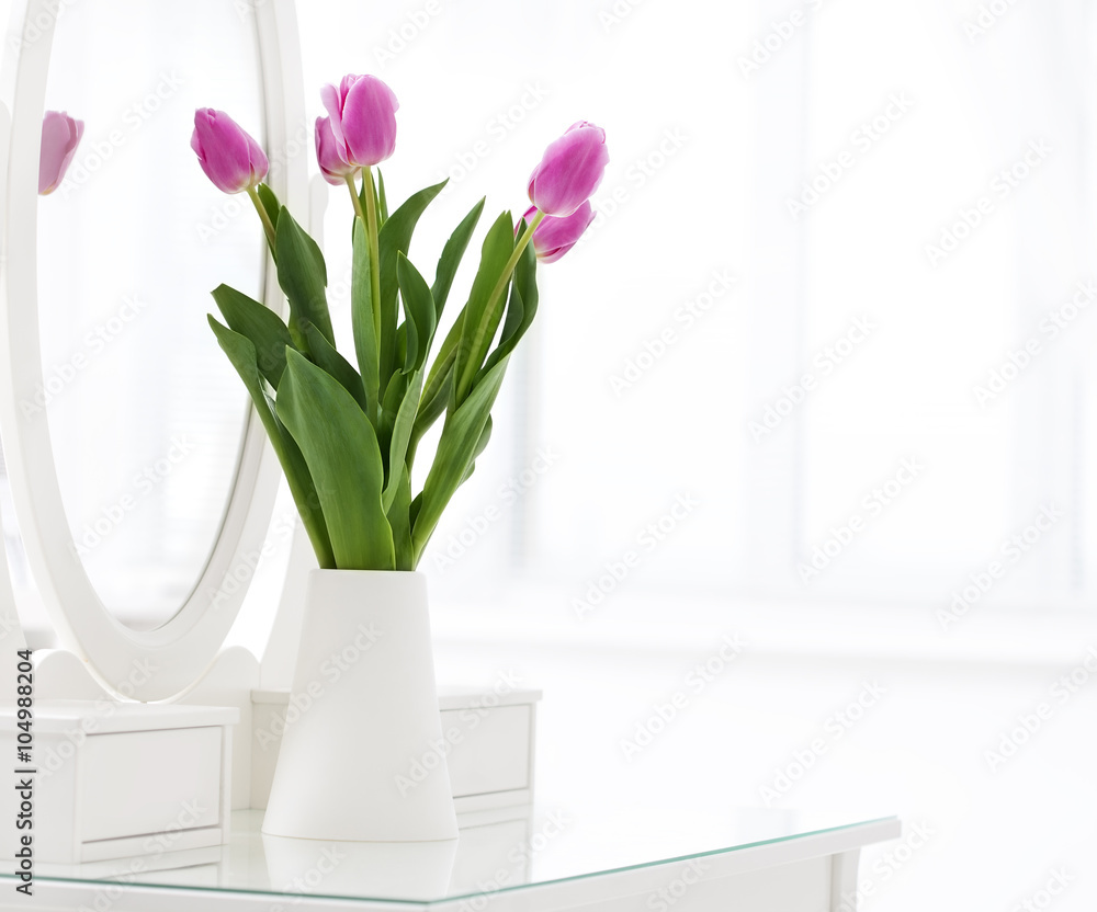 Fototapeta premium tulip in room