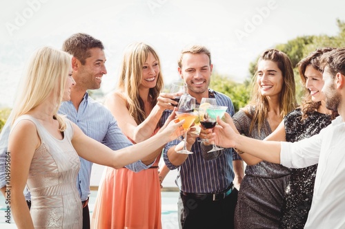 Photography Happy young friends having drinks