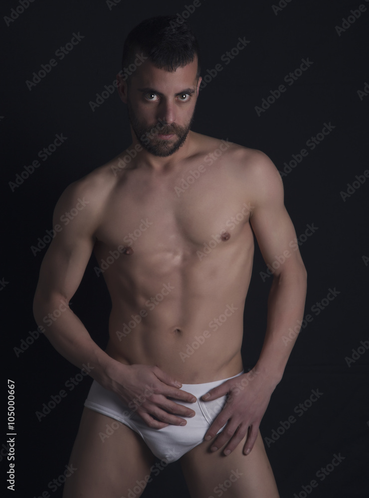 Fototapeta premium Hombre en ropa interior