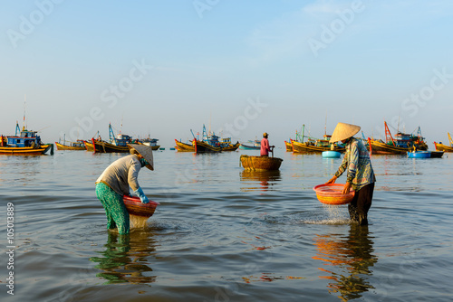 Vászonkép Nha Trang city, Vietnam - January 28, 2016: Fishering Activity in the fishing vi