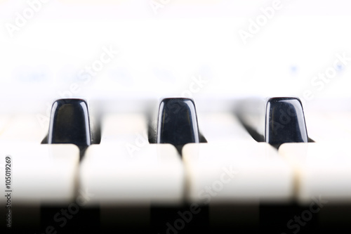 klawisze-fortepianu-w-stylu-retro