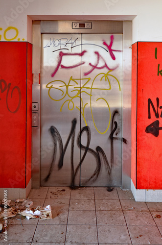 Obraz na płótnie Lift, Stiegenhaus, Vandalismus
w salonie