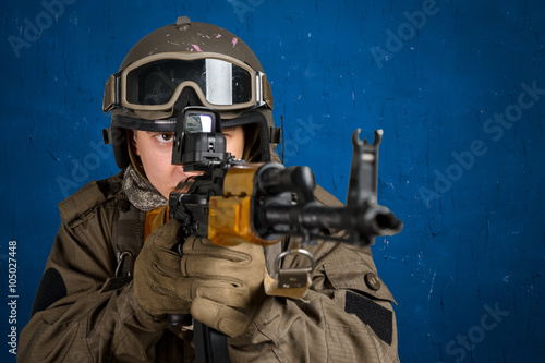 Fototapeta Naklejka Na Ścianę i Meble -  Soldier aiming a rifle