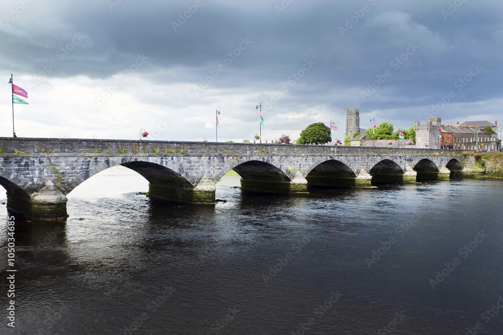 THOMOND BRIDGE OVER SHANNON RIVER,LIMERICK,IRELAND