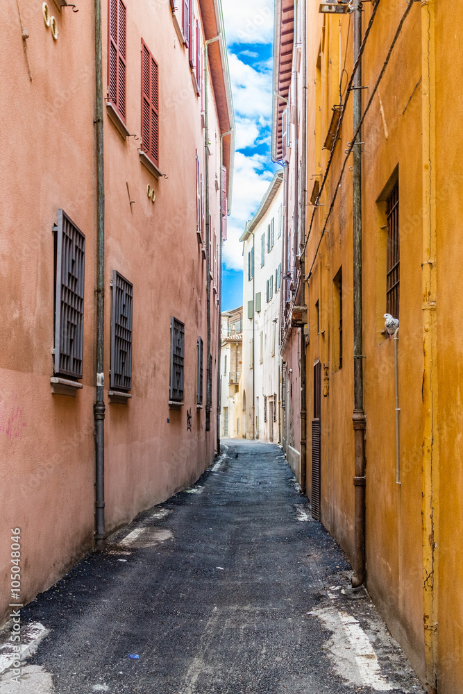 narrow alleys between vertiginous walls of ancient buildings